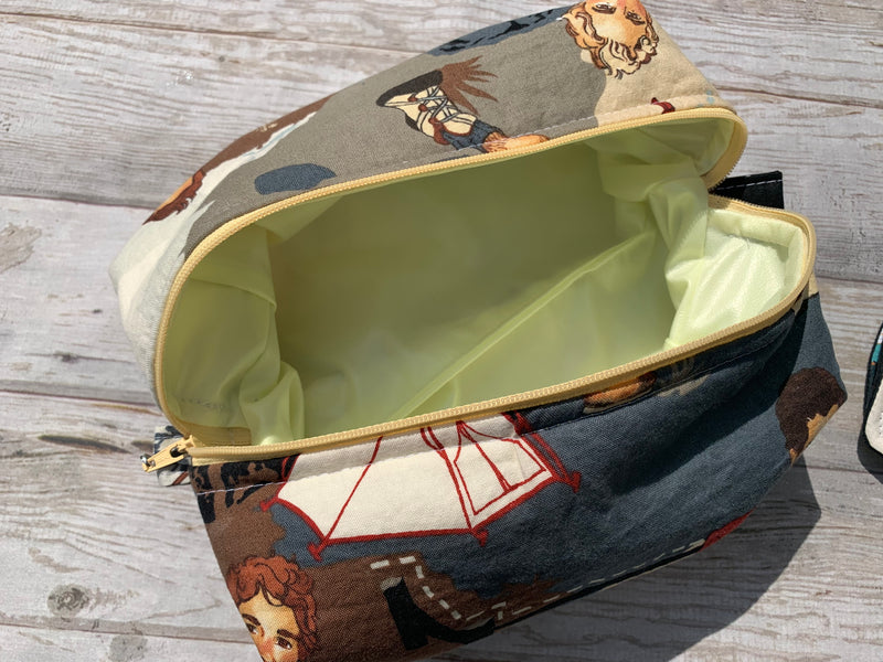 WET boxy bag with zipper and tabs