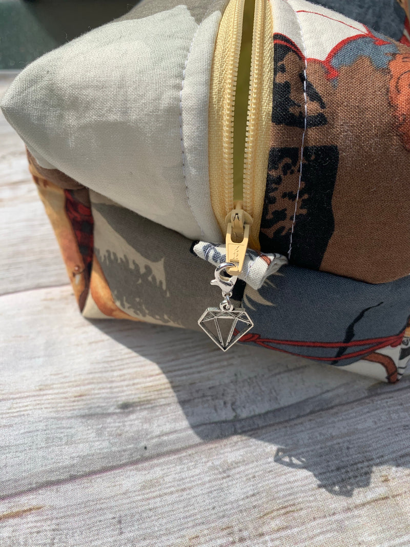 WET boxy bag with zipper and tabs